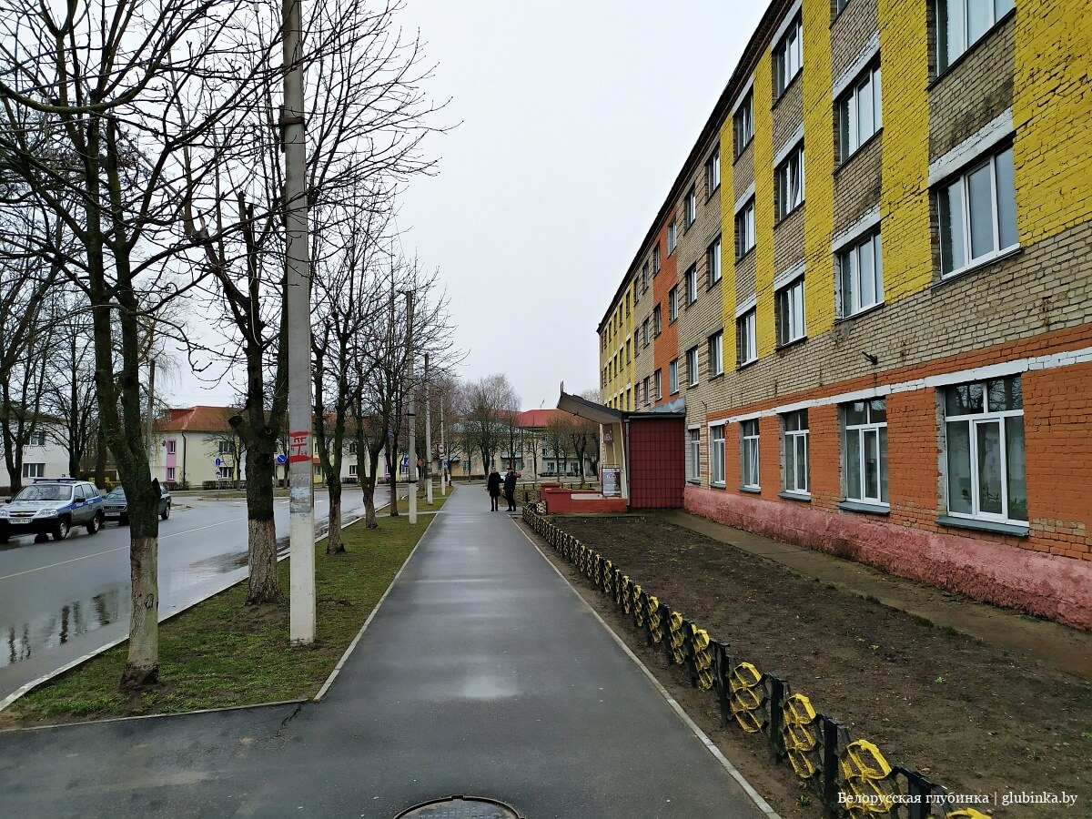 код кормы гомельской области. img 20200306 135647 11. код кормы гомельской области фото. код кормы гомельской области-img 20200306 135647 11. картинка код кормы гомельской области. картинка img 20200306 135647 11. Корма́ (белор. Карма ) — городской посёлок, административный центр Кормянского района Гомельской области Белоруссии. Расположен на реке Сож при впадении в неё реки Кормянки в 110 км от Гомеля, 55 км от железнодорожной станции Рогачёв на линии Могилёв—Жлобин, автодорогами соединён с Чечерском и с автодорогами Бобруйск—Кричев и Гомель—Могилёв. Население 6,2 тыс. чел. (2006).