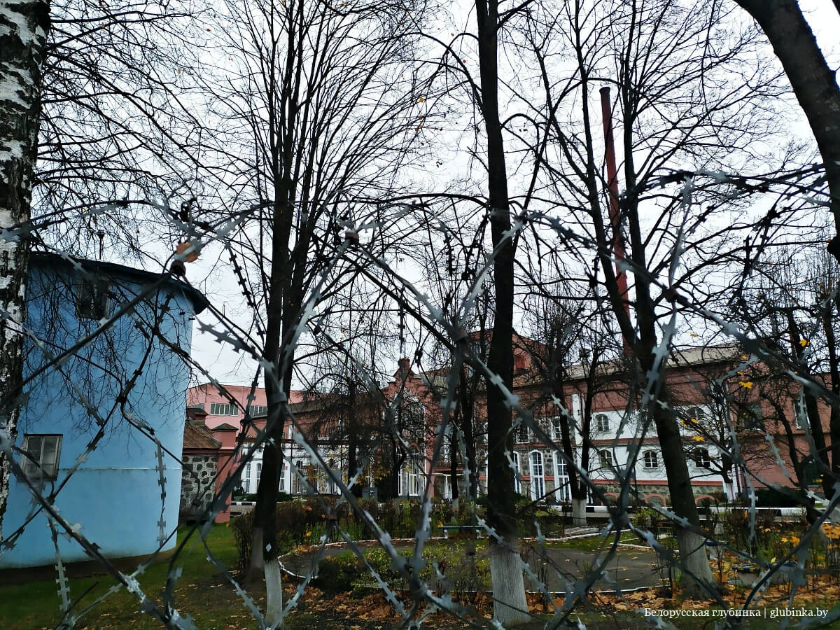 код березино минской области. img 20201111 164030 26. код березино минской области фото. код березино минской области-img 20201111 164030 26. картинка код березино минской области. картинка img 20201111 164030 26. Город Березино находится в центре Беларуси. Центр Березинского района Минской области стоит на реке Березина. От Минска его отделяет около ста километров. Через город проходит автотрасса Минск — Могилев. Когда на этом месте поселились люди — точно не известно, однако река Березина, которая являлась частью водного пути «из варяг в греки» указывает на то, что поселение здесь появилось как перевалочный пункт и торговый центр.